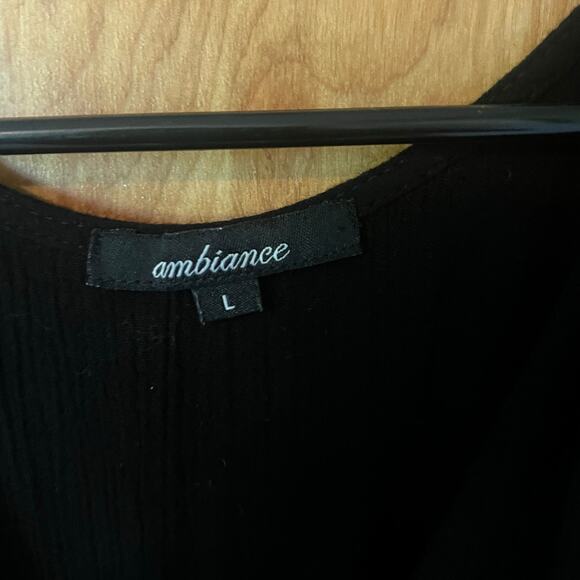 Ambiance Black V-Neck Short Sleeve Open Shoulder Shorts Romper Size Large - Picture 2 of 5